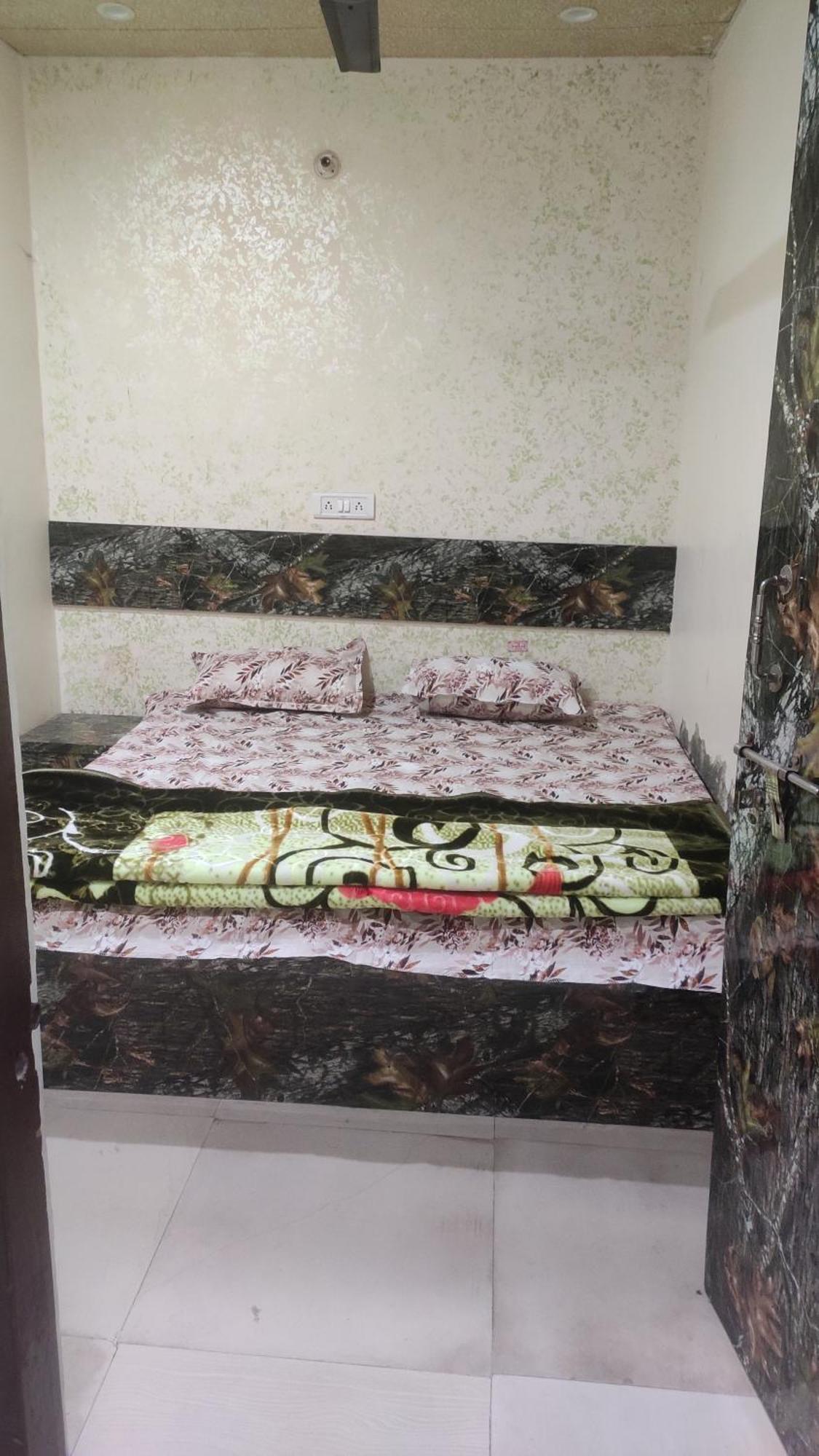 Shree Radha Rani Seva Sadan Vrindavan